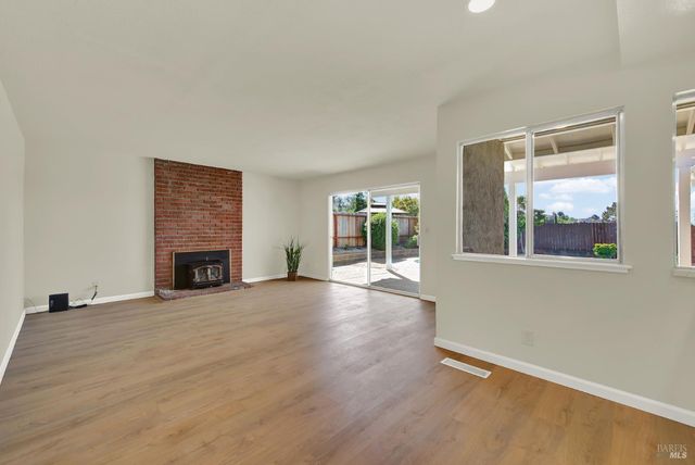 143 Primrose Ln, Vallejo, CA 94591