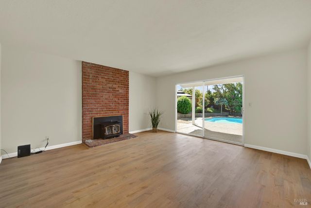 143 Primrose Ln, Vallejo, CA 94591