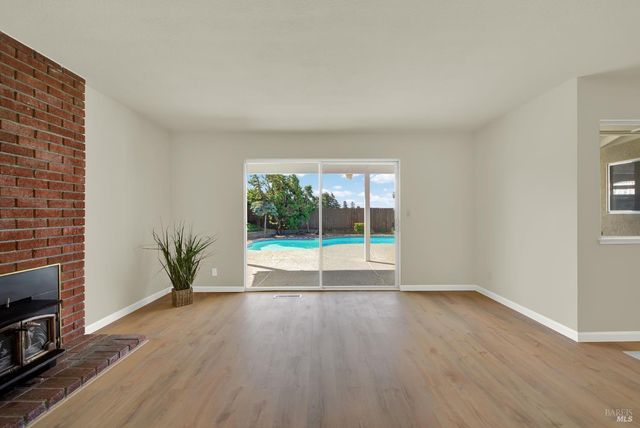 143 Primrose Ln, Vallejo, CA 94591