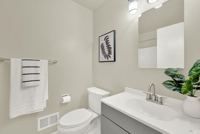 143 Primrose Ln, Vallejo, CA 94591