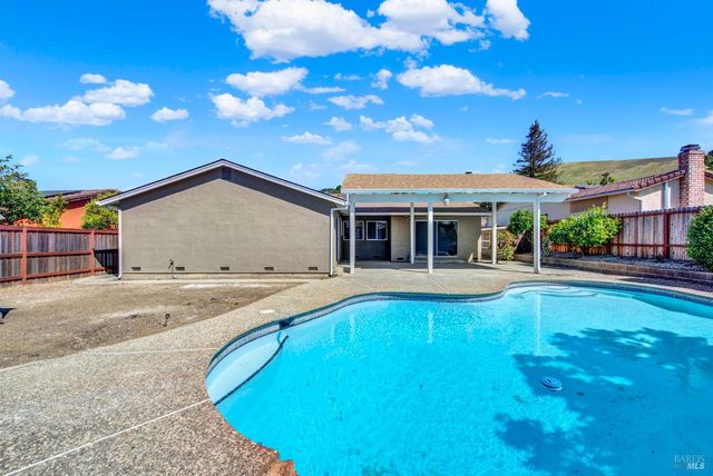 143 Primrose Ln, Vallejo, CA 94591