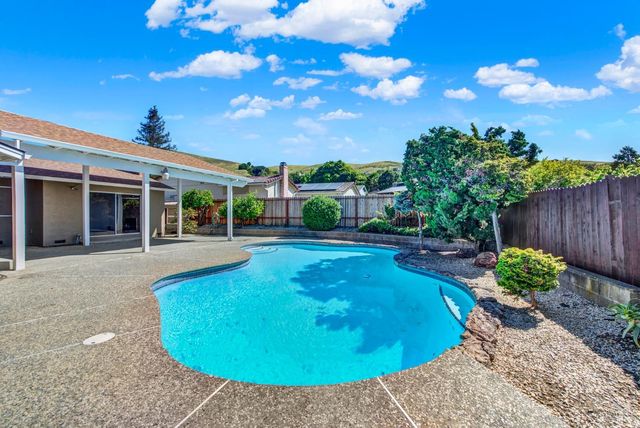 143 Primrose Ln, Vallejo, CA 94591