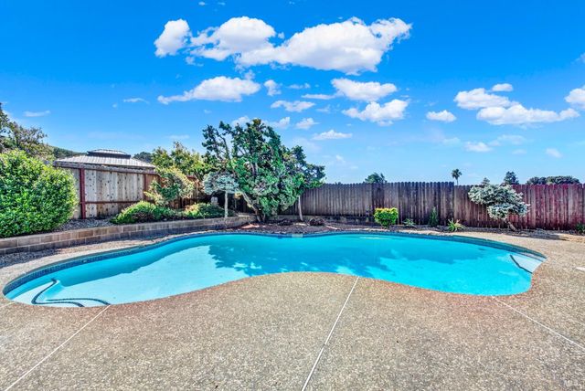 143 Primrose Ln, Vallejo, CA 94591