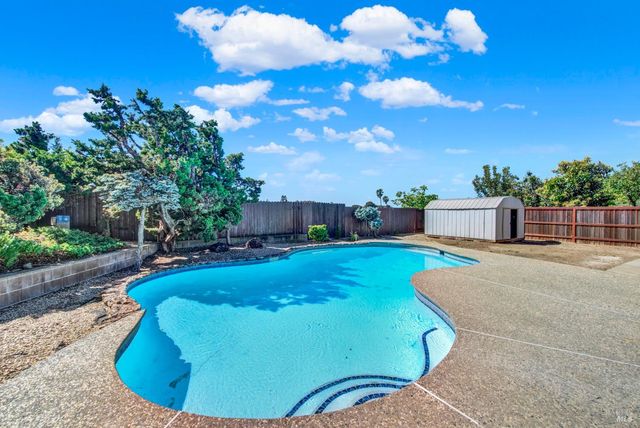 143 Primrose Ln, Vallejo, CA 94591