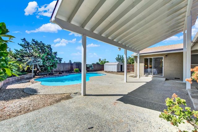 143 Primrose Ln, Vallejo, CA 94591