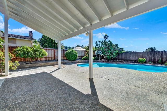 143 Primrose Ln, Vallejo, CA 94591