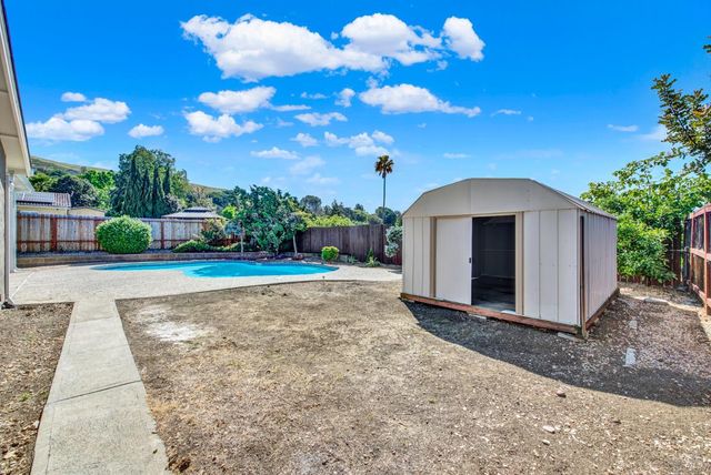 143 Primrose Ln, Vallejo, CA 94591