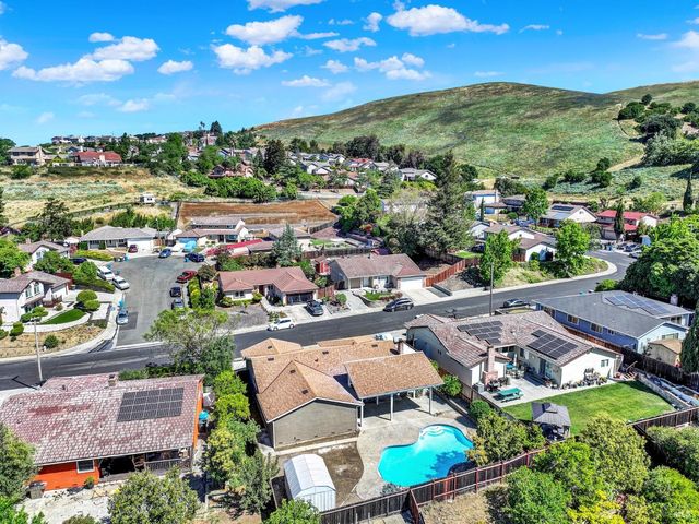 143 Primrose Ln, Vallejo, CA 94591