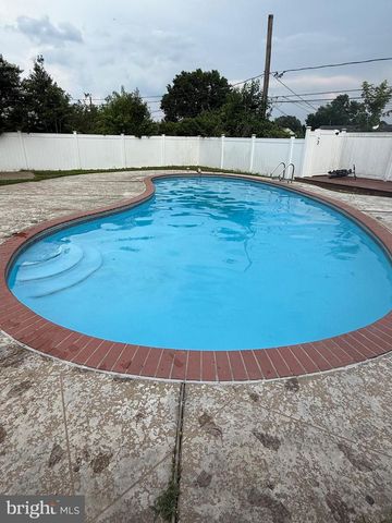 10 RALEIGH CT, New Castle, DE 19720
