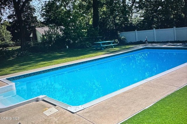 7159 Railroad Street, Holland, OH 43528