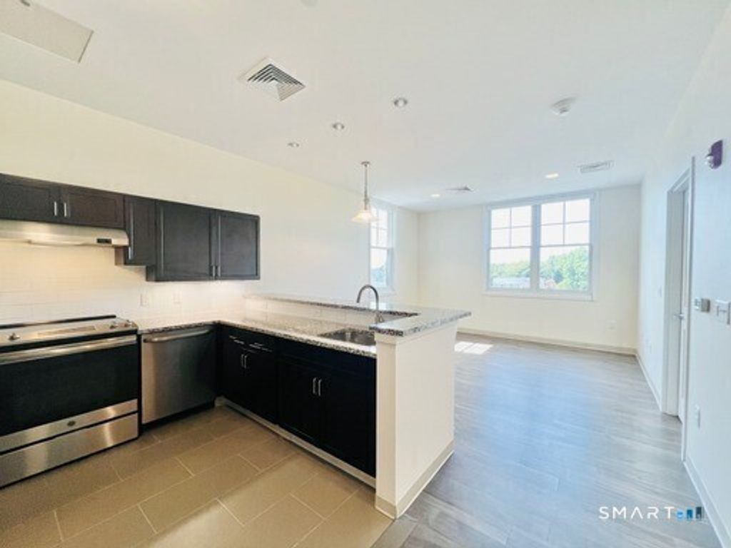 215 Stillwater Avenue 216, Stamford, CT 06902