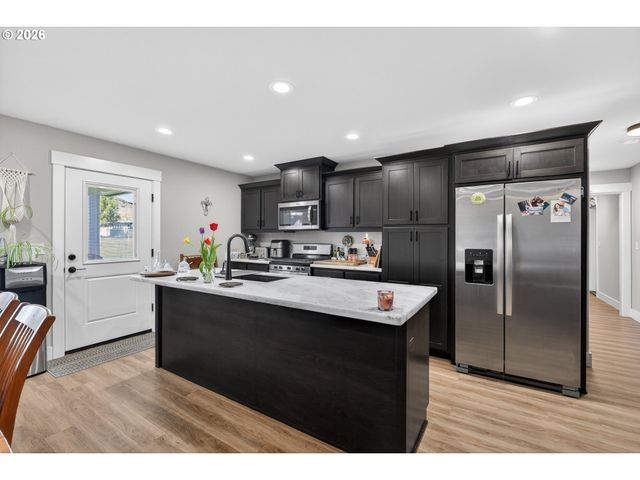 669 Nw T St, Winston, OR 97496