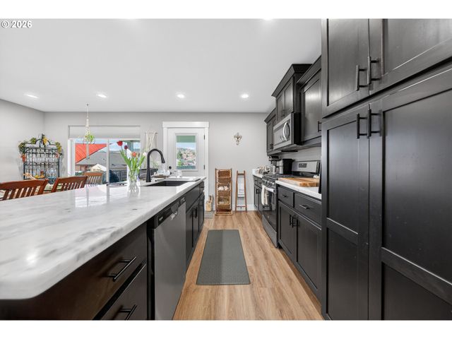 669 Nw T St, Winston, OR 97496