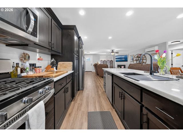 669 Nw T St, Winston, OR 97496