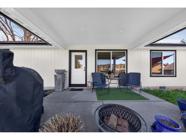 669 Nw T St, Winston, OR 97496