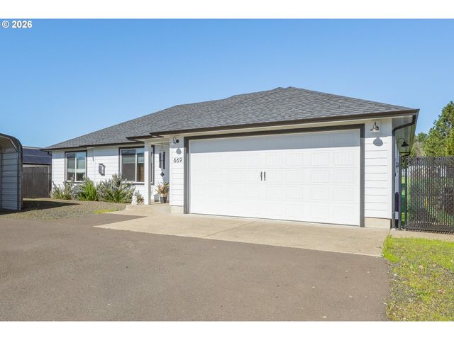 669 Nw T St, Winston, OR 97496