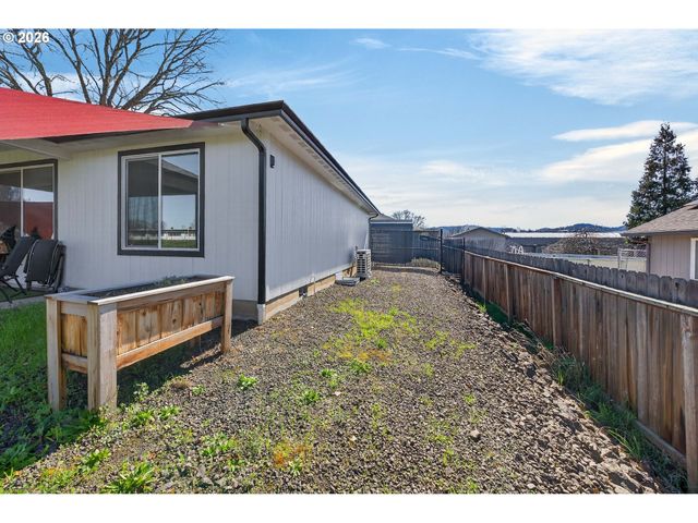 669 Nw T St, Winston, OR 97496