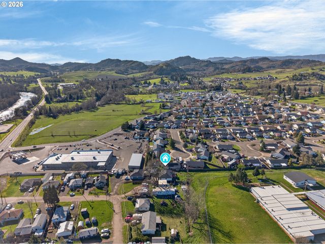 669 Nw T St, Winston, OR 97496