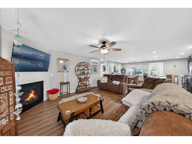 669 Nw T St, Winston, OR 97496