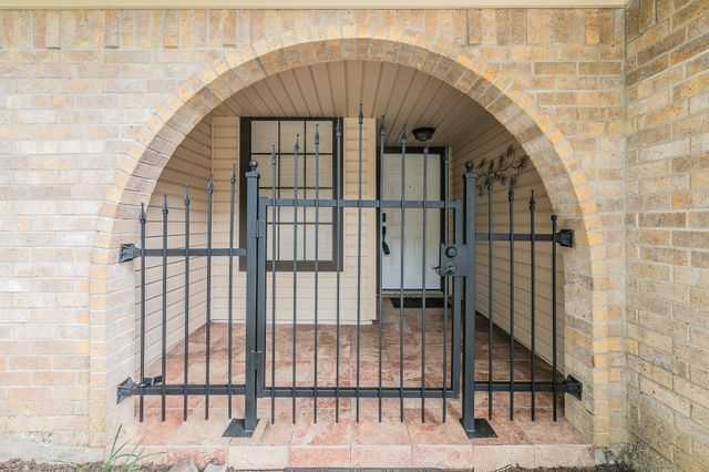 4212 Oak Country Drive, Arlington, TX 76017
