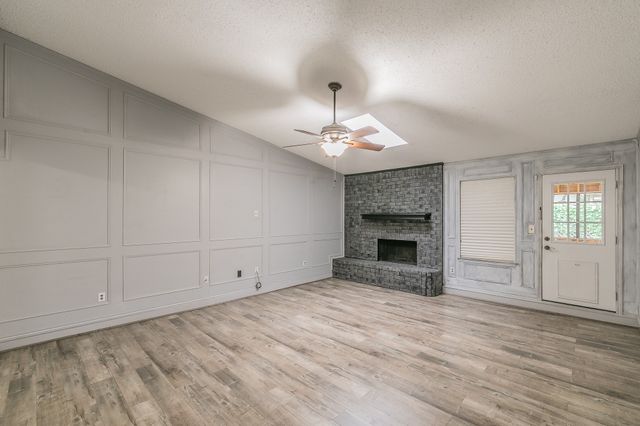 4212 Oak Country Drive, Arlington, TX 76017