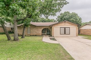 4212 Oak Country Drive, Arlington, TX 76017