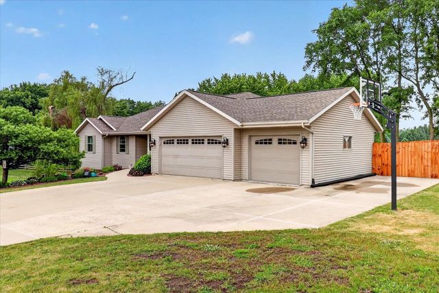 2309 E Pine Tree Court, Milton, WI 53563