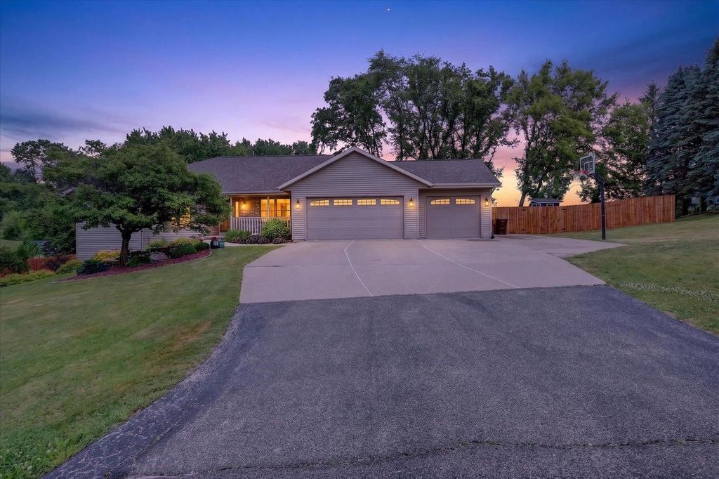2309 E Pine Tree Court, Milton, WI 53563