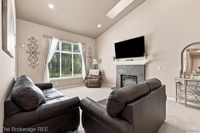 1087 Deer Creek Trail, Grand Blanc, MI 48439