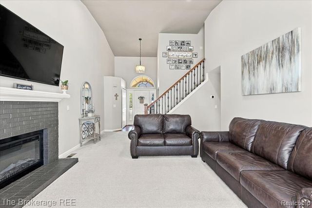 1087 Deer Creek Trail, Grand Blanc, MI 48439