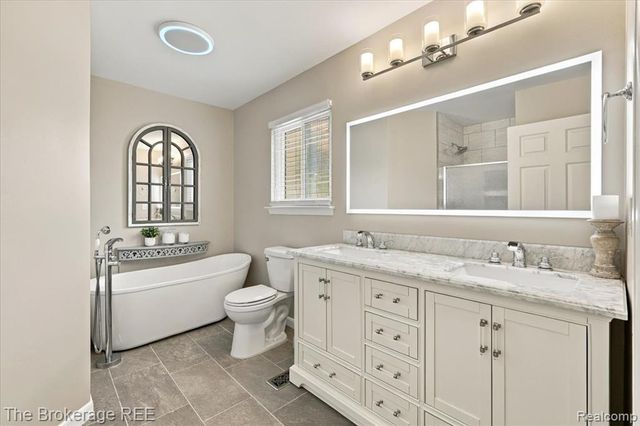 1087 Deer Creek Trail, Grand Blanc, MI 48439