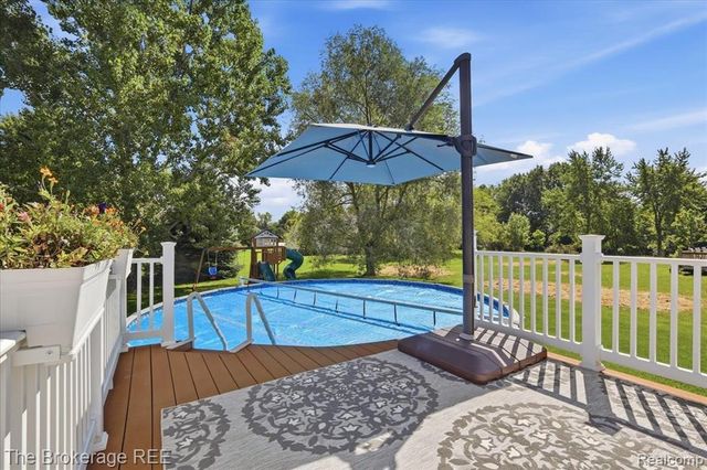 1087 Deer Creek Trail, Grand Blanc, MI 48439