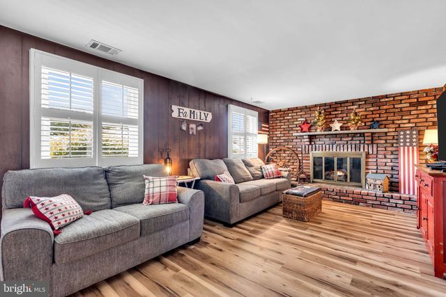 19 TIMBER CREEK RD, Stratford, NJ 08084