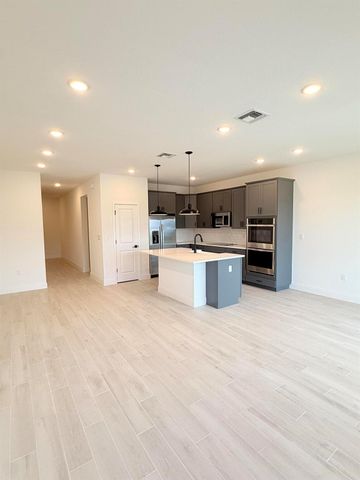 121 SE Birch Terrace, Stuart, FL 34997