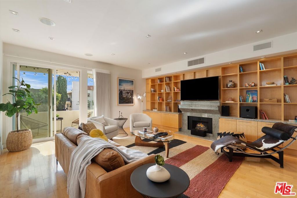 11925 Mayfield Avenue 2, Los Angeles, CA 90049 — exterior