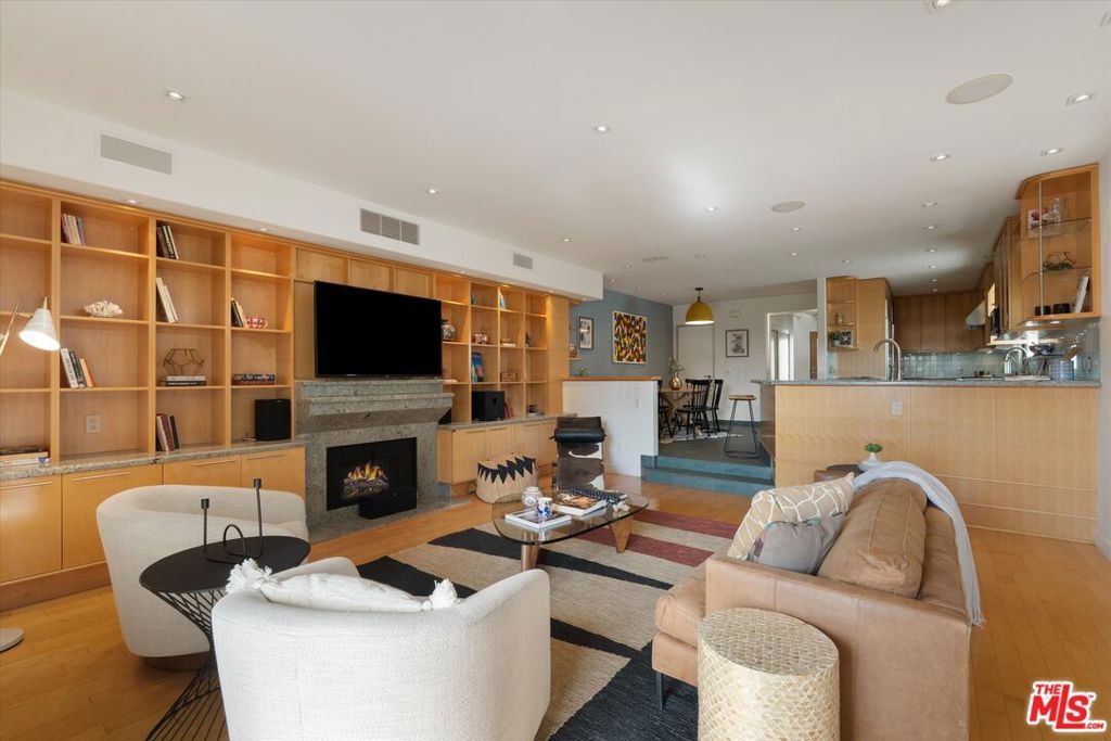 11925 Mayfield Avenue 2, Los Angeles, CA 90049 — photo 4