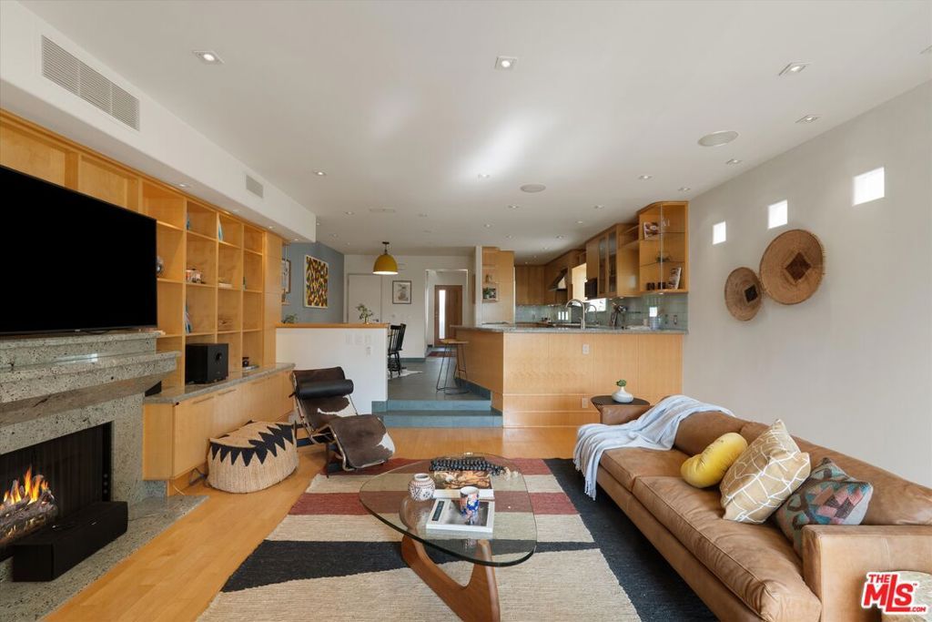 11925 Mayfield Avenue 2, Los Angeles, CA 90049 — photo 5