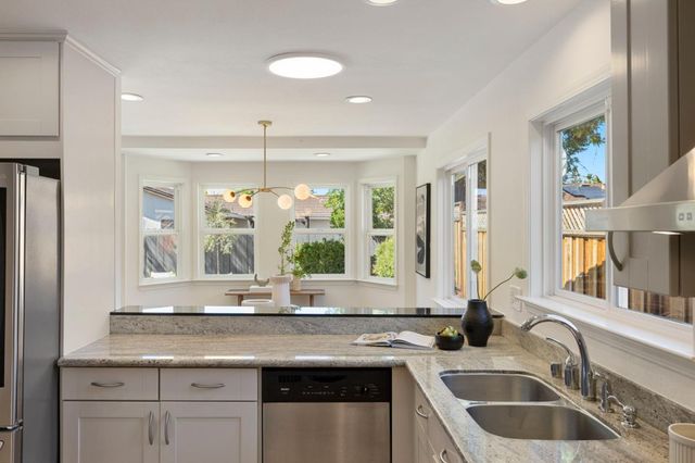 601 Spar Drive, Redwood City, CA 94065