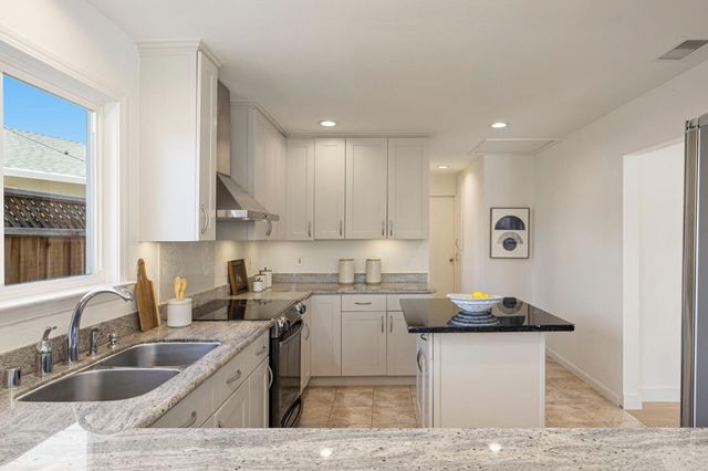 601 Spar Drive, Redwood City, CA 94065