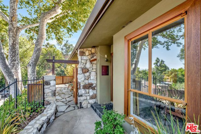 15511 Woodcrest Drive, Sherman Oaks, CA 91403