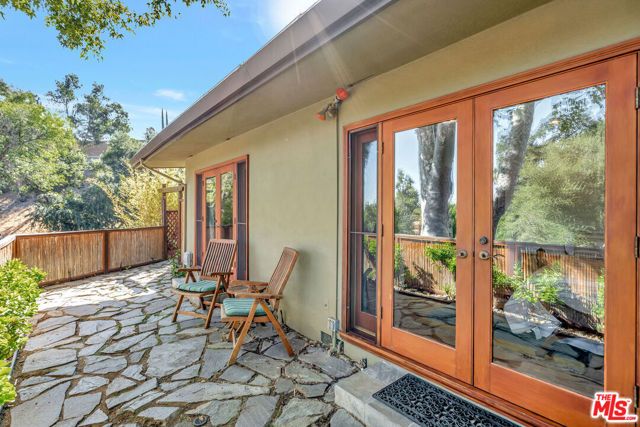 15511 Woodcrest Drive, Sherman Oaks, CA 91403