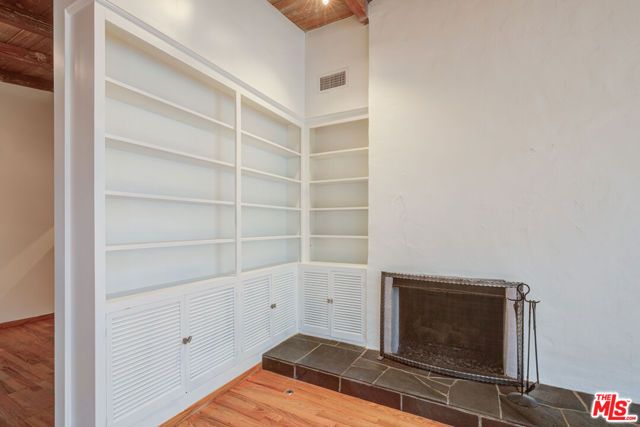 15511 Woodcrest Drive, Sherman Oaks, CA 91403