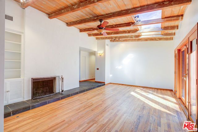 15511 Woodcrest Drive, Sherman Oaks, CA 91403