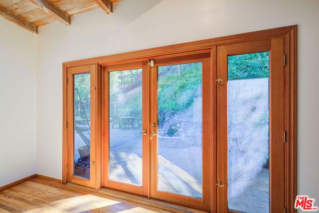 15511 Woodcrest Drive, Sherman Oaks, CA 91403