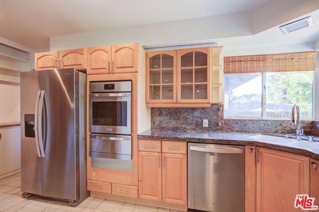 15511 Woodcrest Drive, Sherman Oaks, CA 91403