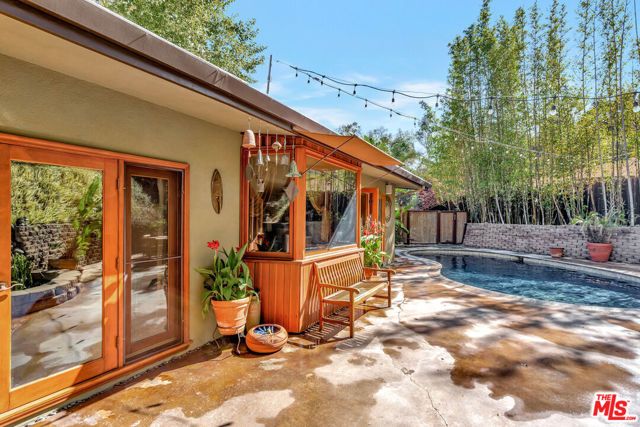 15511 Woodcrest Drive, Sherman Oaks, CA 91403