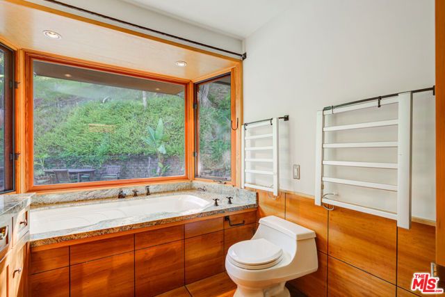 15511 Woodcrest Drive, Sherman Oaks, CA 91403