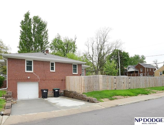 4949 Pratt Street, Omaha, NE 68104