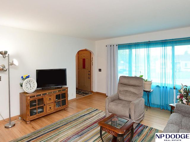 4949 Pratt Street, Omaha, NE 68104