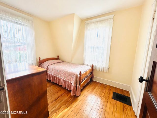 34 Rector Place, Red Bank, NJ 07701